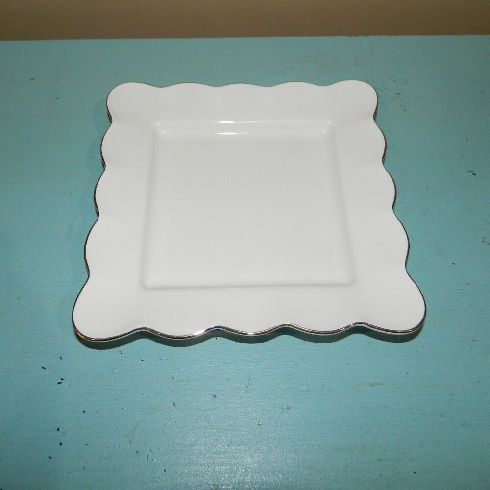 Mark & Graham Scallop Ceramic Catchall Tray White (OFFICE)